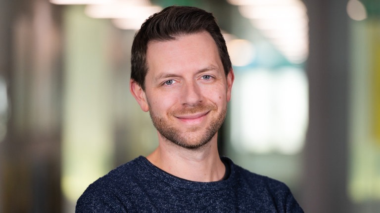 Moderator Corvin Tondera-Klein aus dem SWR1 Team moderiert regelmäßig die SWR1 Disco und ist oft mit dem mobilen SWR1 Studio unterwegs.