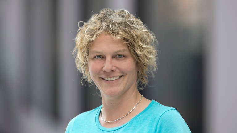 Moderatorin Julia Metzner