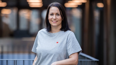 Lena Sterr aus dem SWR1 Team moderiert zusammen mit Ingo Lege die Sendung SWR1 Guten Morgen Baden-Württemberg