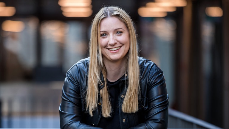 Doro Büttner moderiert zusammen mit Patrick Neelmeier die Sendung "SWR1 Guten Morgen Baden-Württemberg"