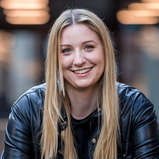 Doro Büttner moderiert zusammen mit Patrick Neelmeier die Sendung "SWR1 Guten Morgen Baden-Württemberg"