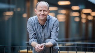 Patrick Neelmeier aus dem SWR1 Team moderiert zusammen mit Doro Büttner die Sendung "Guten Morgen Baden-Württemberg"