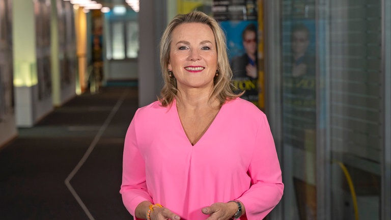 Moderatorin Janet Pollok aus dem SWR1 Team. Regelmäßig zu hören in SWR1 Baden-Württemberg.