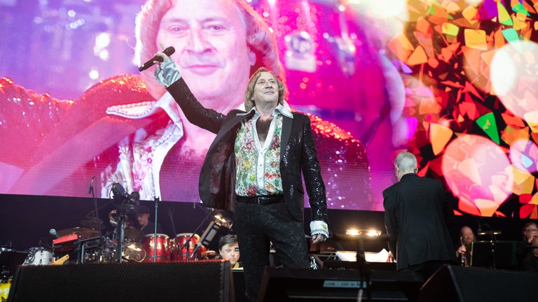 Dieter Thomas Kuhn beim Finale der SWR1 Hitparade 2024 in Stuttgart