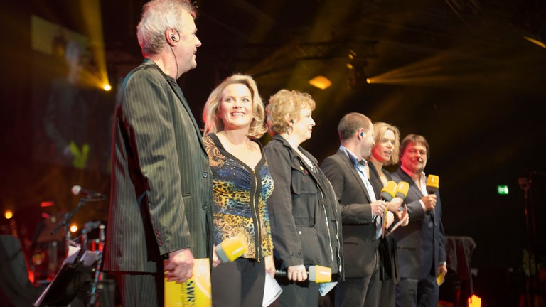Finale der SWR1 Baden-Württemberg Hitparade 2014 - alle Moderatoren stehen auf der Bühne