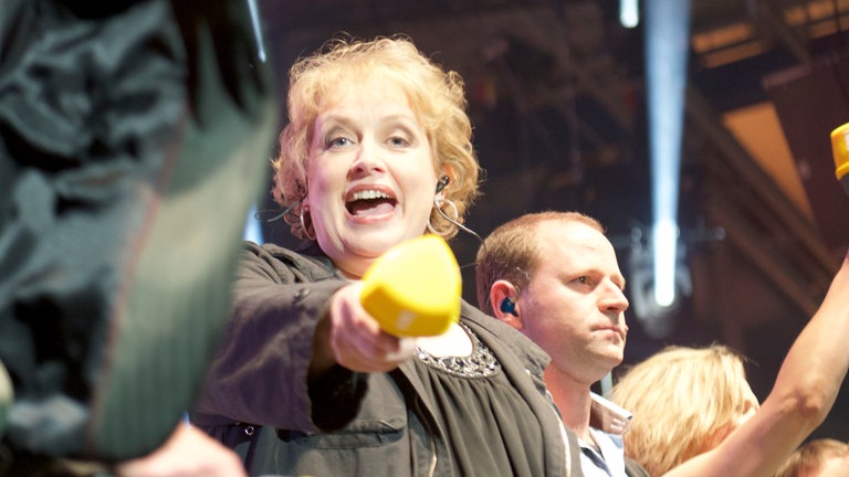 Moderatorin Barbara Scherrer beim Finale der SWR1 Baden-Württemberg Hitparade 2014