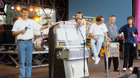 Günter Schneidewind, Matthias Holtmann, Stefan Siller, Thomas Schmidt und Uwe Wassermann bei der SDR3 Hitparade Top 2000 D auf dem Stuttgarter Wasen im Jahr 1990