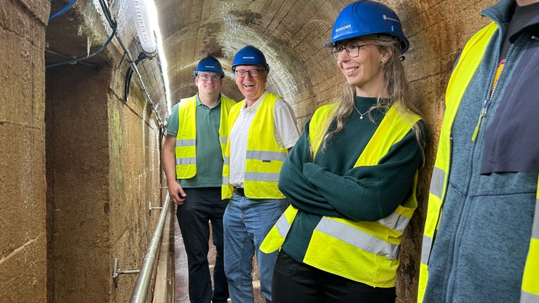 Der perfekte Tag mit SWR1 im Hochschwarzwald: Unsere Gewinner stehen in einem Tunnel IN der Staumauer des Schluchsee-Speichers.