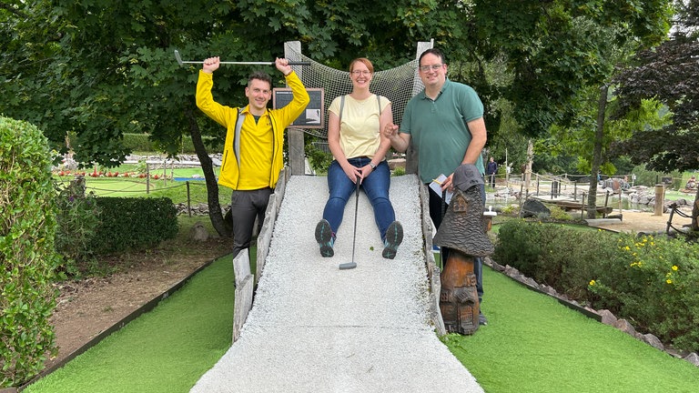 Der perfekte Tag mit SWR1 im Hochschwarzwald: SWR1 Moderator Julian Hammerstein mit Gewinnerin Marion und ihrem Mann Nino