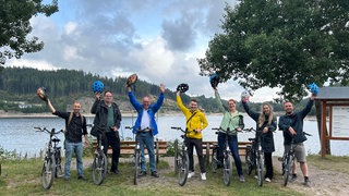Der perfekte Tag im Hochschwarzwald mit SWR1: unsere Truppe startet auf Fahrrädern zu einer Tour am Schluchsee