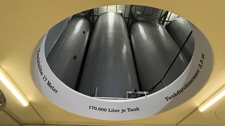 Der perfekte Tag im Hochschwarzwald mit SWR1: beeindruckende Tanks (und beeindruckende Zahlen)  in der Brauerei