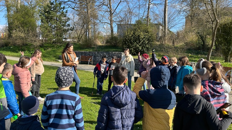 Die SWR1 Dreck weg-Woche macht Station in Stockach und sammelt mit der örtlichen Grundschule jede Menge Müll.