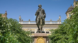 Denkmal von Johann Wolfgang von Goethe auf dem Naschmarkt in Leipzig.