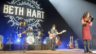 Beth Hart am 16. November 2024 in der Mannheimer SAP Arena