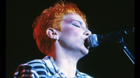 Annie Lennox von den Eurythmics damaliges Markenzeichen: Kurze orangen Haare.