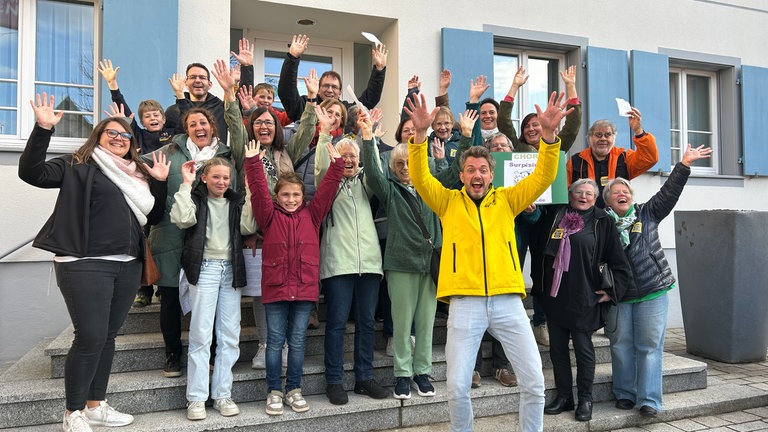 Jede Stimme zählt. In Renchen ist der Chor "Surprisium" am Start und singt natürlich mit. 