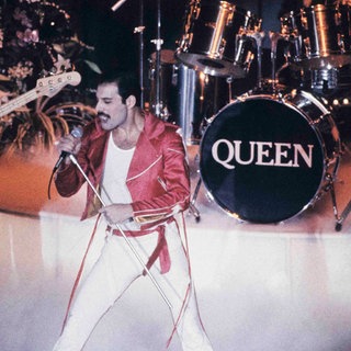 Der Sieger der SWR1 Hitparade 2025: Die Band Queen steht auf einer Bühne  (Foto aus dem Jahr 1960)