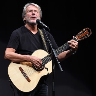 Der Sänger und Liedermacher Reinhard Mey.  Zu "Nein, meine Söhne geb' ich nicht" von Reinhard Mey bei der SWR1 BW Hitparade 2025 sind viele Falschinformationen im Umlauf. Hier beantworten wir Fragen, die uns erreicht haben. 