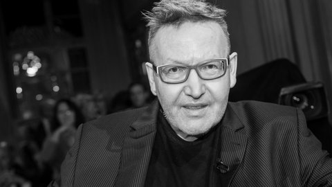 Moderator Matthias Holtmann. Er starb im Alter von 75 Jahren am 9. November 2025.