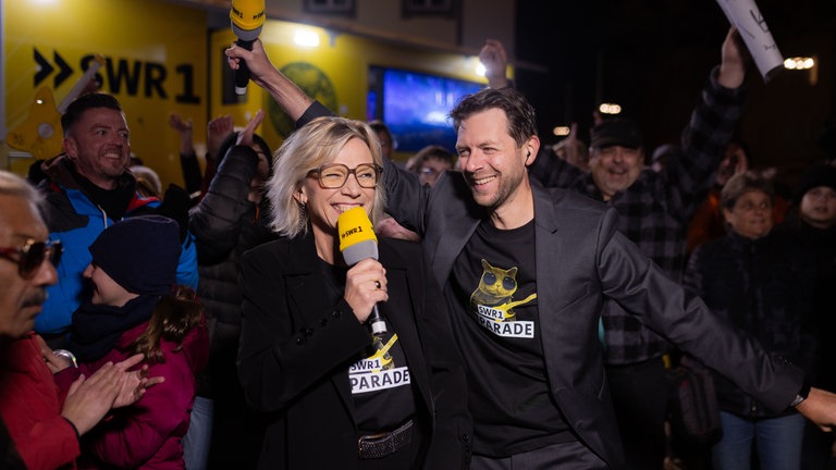 Hitparade 2025 Finalparty Tuttlingen - Stefanie Anhalt und Corvin Tondera-Klein auf dem Marktplatz