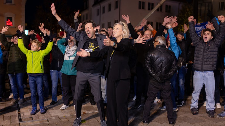 Hitparade 2025 Finalparty Tuttlingen - Stefanie Anhalt und Corvin Tondera-Klein feiern mit dem Publikum