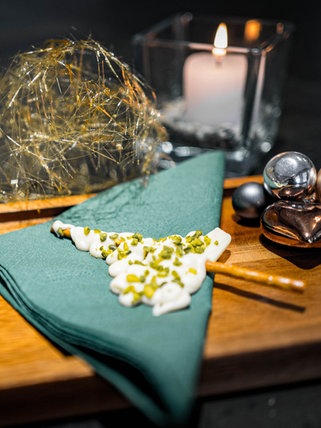 Herstellung des Schoko-Salzstangen-Weihnachtsbaumes in Schritten