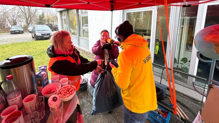 SWR1 Baden-Württemberg Moderator Ingo Lege ist heute in Waldbronn im Kreis Karlsruhe unterwegs. Seine Mission: Baden-Württemberg von Müll befreien!