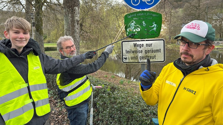 Die SWR1 Dreck weg-Woche in Murrhardt: "Schont unsere Anlagen" steht auf diesem alten Schild im Murrhardter Stadtpark. 
