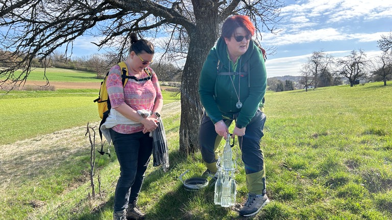 Mit dabei auch Katrin (links) und die Vorsitzende der Ortsgruppe des Schwarzwaldvereins Gechingen: Martina Franke (rechts).