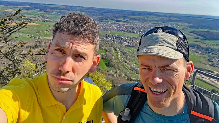 Die "Für uns in Baden-Württemberg"-Tour macht Station in Singen. Und SWR1 Moderator Julian Hammerstein probiert eine andere Form von Wandern aus: Trailrunning. Über 300 Höhenmeter geht's rauf auf den Hohenwehen. Das ist einer der Vulkane im Hegau.