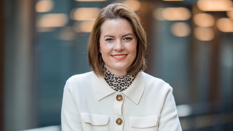 Cora Klausnitzer aus dem SWR1 Team moderiert zusammen mit Stefan Orner die Sendung "Guten Morgen Baden-Württemberg"