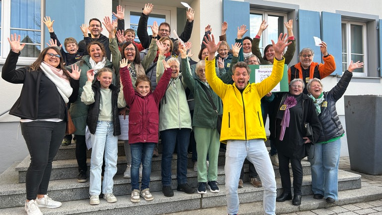 Jede Stimme zählt. In Renchen ist der Chor "Surprisium" am Start und singt natürlich mit. 
