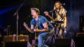 Musiker James Blunt 2022 in Coburg auf der Bühne