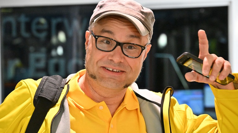 ... genauso wie Marcus Netscher, der für euch heute Morgen den SWR1 Hitparaden Ticker befüllt!