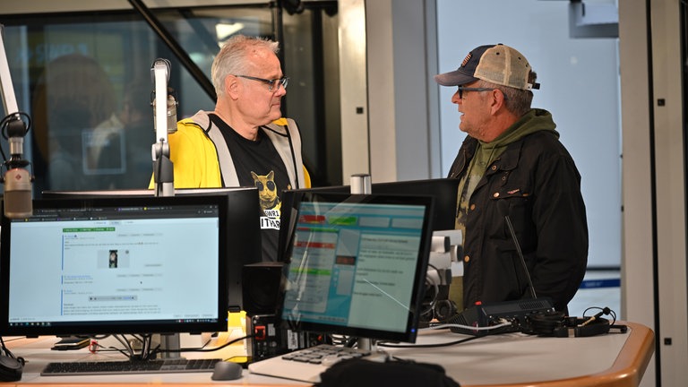 Wer Fragen an unsere Moderatoren hat, schaut einfach im Gläsernen Studio in Koblenz vorbei. Zwischen den Moderationen bleibt immer ein bisschen Zeit dafür.
