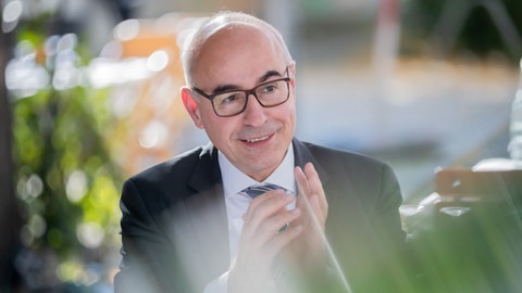 Achim Wambach, Präsident des Zentrums für Europäische Wirtschaftsforschung (ZEW) spricht in SWR1 Leute über...