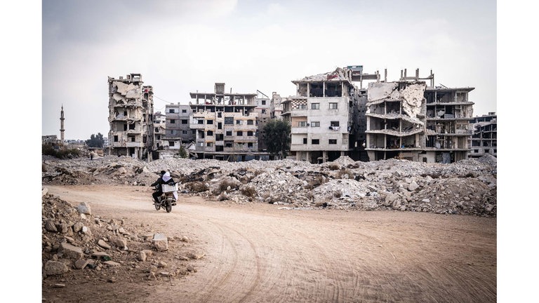 Zerstörte Häuser in Syrien. Fotograf Lutz Jaekel besuchte Syrien nach dem Sturz des Assad Regimes und erzählt in der SWR1 Leute von seiner Reise
