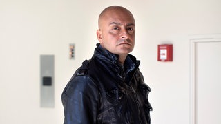 "Vom Kindersoldaten zum besten Werber der Welt" heißt das Buch von Amir Kassaei. In SWR1 Leute beschreibt er seinen Weg von den Minenfelderin im Iran-Irak-Krieg nach Deutschland beschreibt.