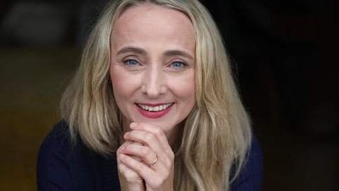 Gesunde Ernährung. Klingt so einfach und trotzdem ist der übliche Speiseplan der Deutschen alles andere als gesund. Wie schaffen wir es, uns umzustellen? Antworten darauf gibt die Gesundheitswissenschaftlerin Dr. Fionna Zöllner in SWR1 Leute