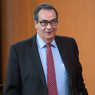 Journalist Georg Streiter im Bundeskanzleramt in Berlin. Er ist der Erfinder der Bild-Schlagzeile "Wir sind Papst" und weiß, dass er bald sterben wird: Georg Streiter hat Lungenkrebs und spricht in SWR1 Leute übers Warten auf den Tod.
