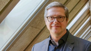 Kommunikationswissenschaftler Prof. Frank Brettschneider analysiert die Europawahl in SWR1 Leute