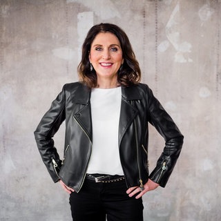 Managementberaterin Anja Förster will inspirieren, Denkmauern einreißen und ermutigen. Die Bestsellerautorin und Management-Beraterin ist sich sicher: Wir alle brauchen eine neue Art zu leben und zu arbeiten. Sie ist zu Gast in SWR1 Leute. 