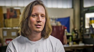 Filmemacher Pirmin Styrnol. Screenshot aus dem Dokumentarfilm "Weil wir es müssen".  SWR1 Leute mit dem Filmemacher Pirmin Styrnol: Aus Liebe zu einer Frau entstand die Liebe zu einem Land und letztlich eine Hilfsorganisation für die Ukraine. "Gemeinsam Europa e.V." ist eine Initiative, die die Ukraine nicht nur mit Hilfsgütern unterstützt, sondern sich auch um kulturelle Zusammenarbeit bemüht und in der Mitte der Gesellschaft angesiedelt ist.