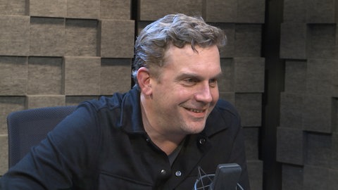Schauspieler Sebastian Bezzel im SWR1 Leute Studio