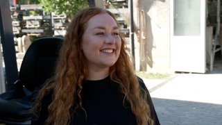 Luisa Lüttig, Steinmetzin, lächlt 