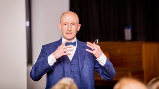 Der Wirtschaftspsychologe Uwe Kanning. In SWR1 Leute spricht er über das Themenfeld Arbeit, Beruf, die Arbeitswelt und Arbeits-Mythen.