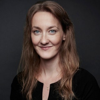 Prof. Frauke Rostalski, Rechtswissenschaftlerin und Mitglied im Ethikrat, lächelt in die Kamera. Sie erklärt in SWR1 Leute, warum wir aus ihrer Sicht nicht zum Klimaschutz verpflichtet sind und eine mögliche Lösung im Kampf gegen den Klimawandel.