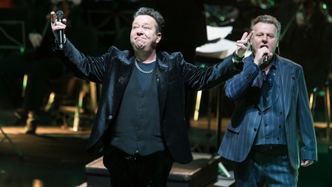 Sebastian Krumbiegel, Sänger von Die Prinzen, bei einem Konzert im Berliner Friedrichstadtpalast