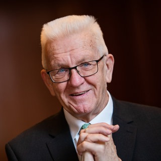 Winfried Kretschmann (Bündnis 90Die Grünen), Ministerpräsident von Baden-Württemberg, nimmt an einem Interview im Staatsministerium teil