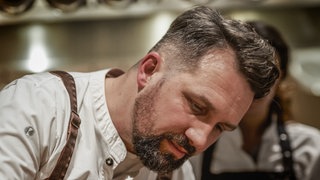 Ben Perry beim Kochen.